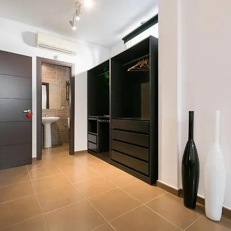 4 Bedroom Lovely In Holiday home