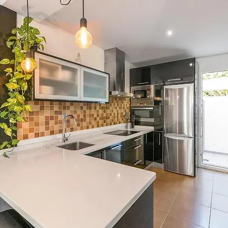 4 Bedroom Lovely In Holiday home *