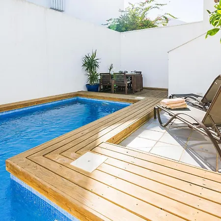 4 Bedroom Lovely In Holiday home