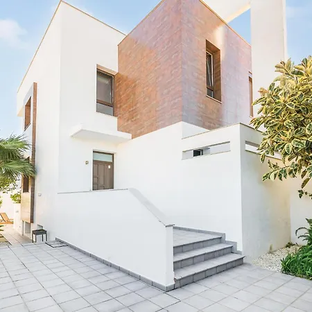 4 Bedroom Lovely In Casa de Férias